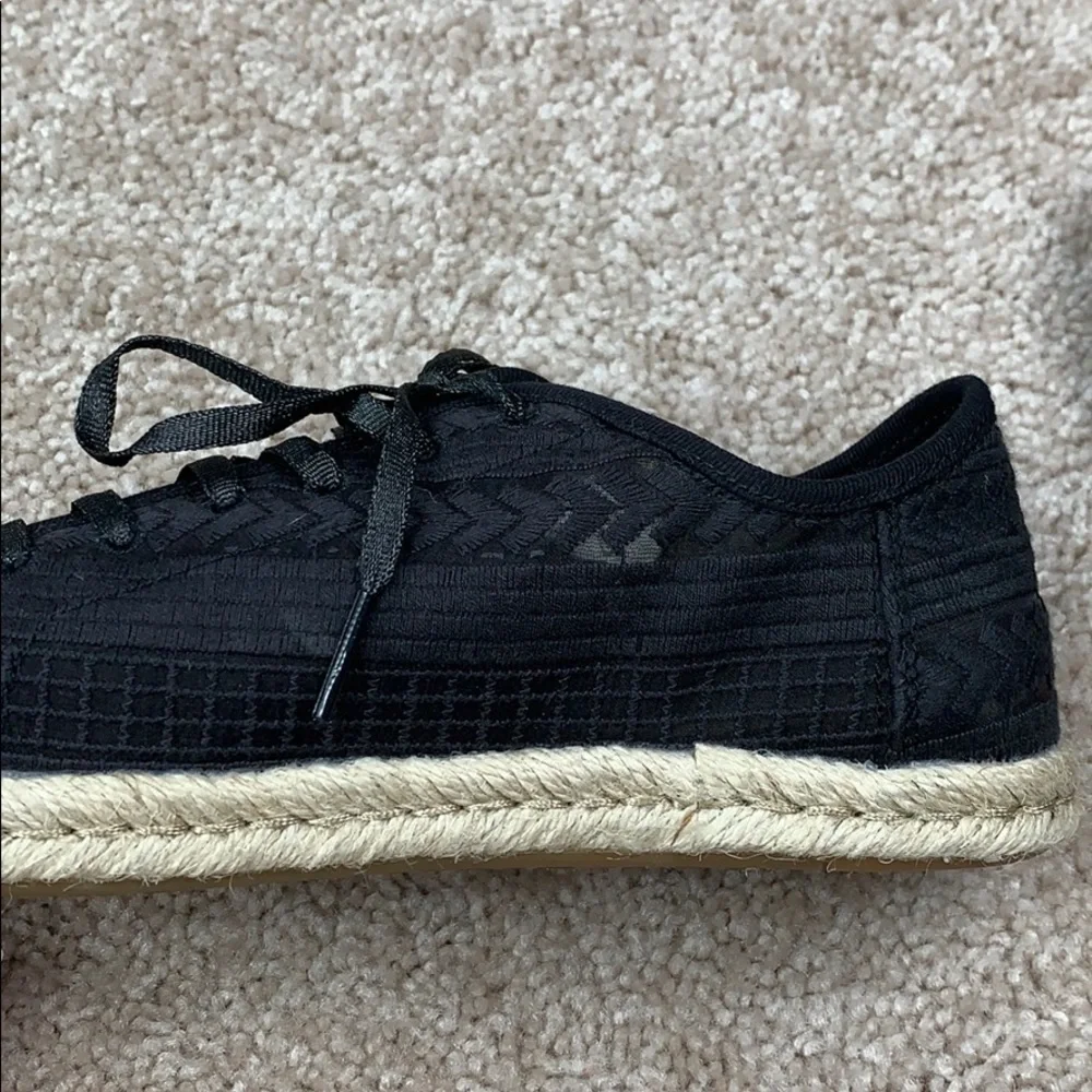 NWOT Toms Lena black arrow espadrilles sz 7